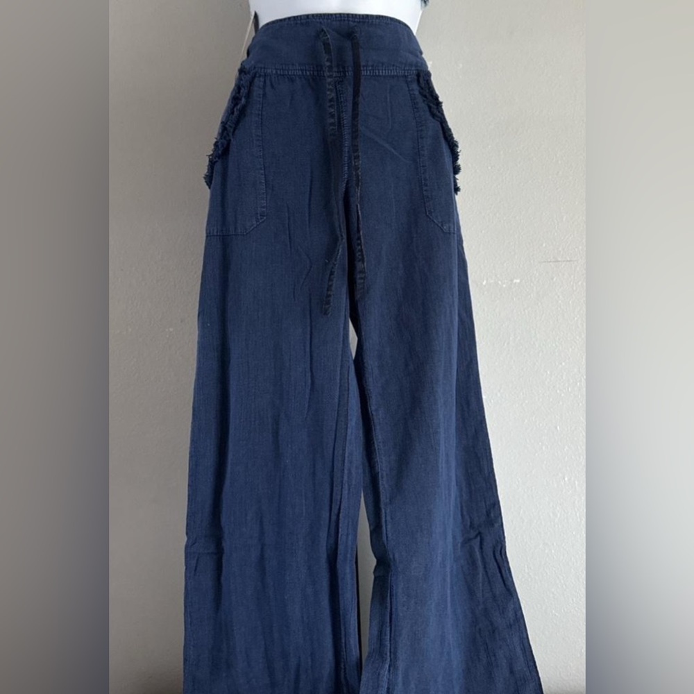 Super cute flowy pants! I feel like they run a little small they did not fit me.